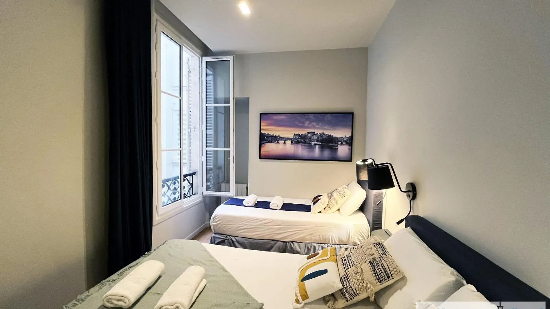 Urban Flat 110 - Luxury 3 Bedroom Near Galeries Lafayette Parijs 0*,  Frankrijk