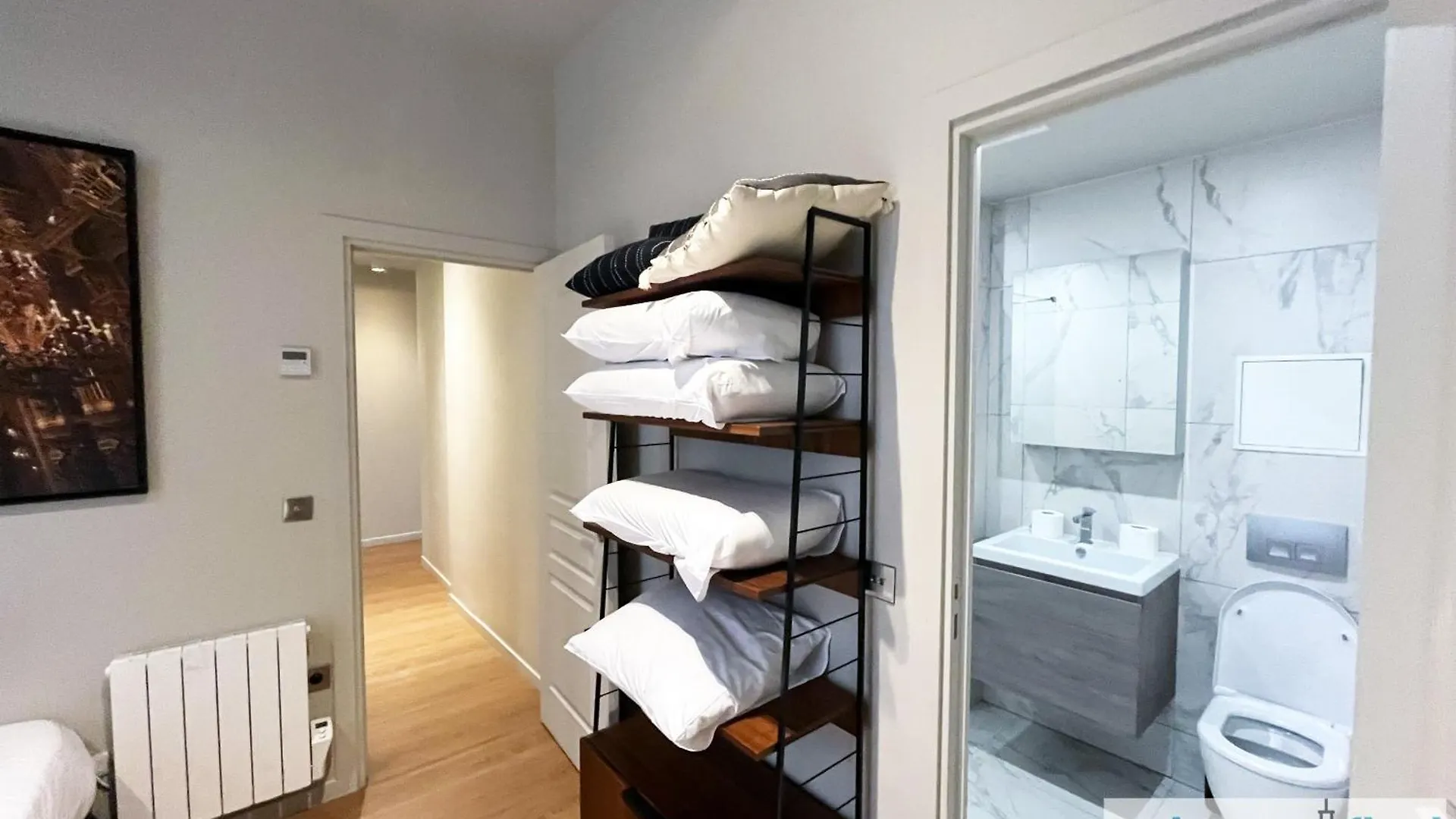 Appartement Urban Flat 110 - Luxury 3 Bedroom Near Galeries Lafayette Parijs