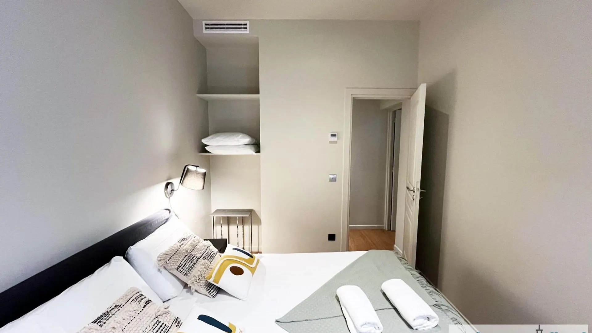 Appartement Urban Flat 110 - Luxury 3 Bedroom Near Galeries Lafayette Parijs