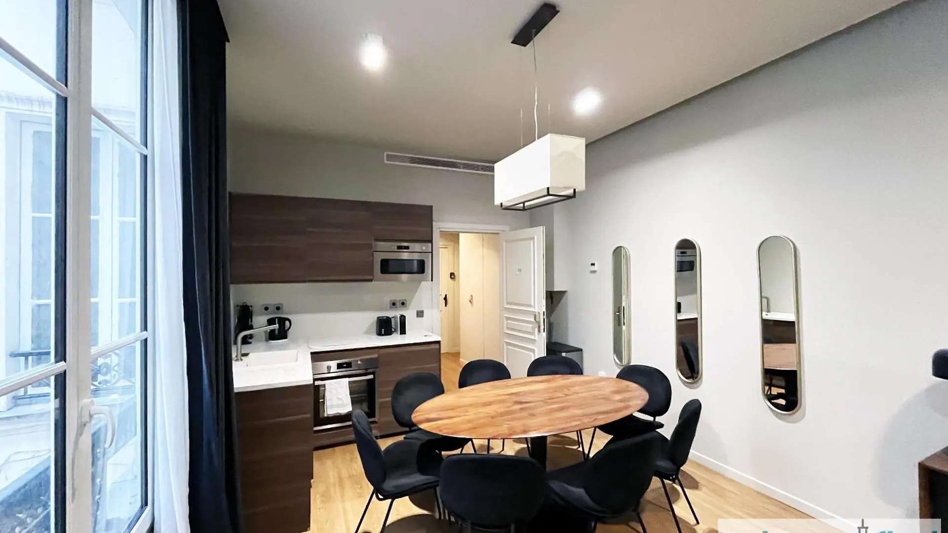 Urban Flat 110 - Luxury 3 Bedroom Near Galeries Lafayette Paris France
